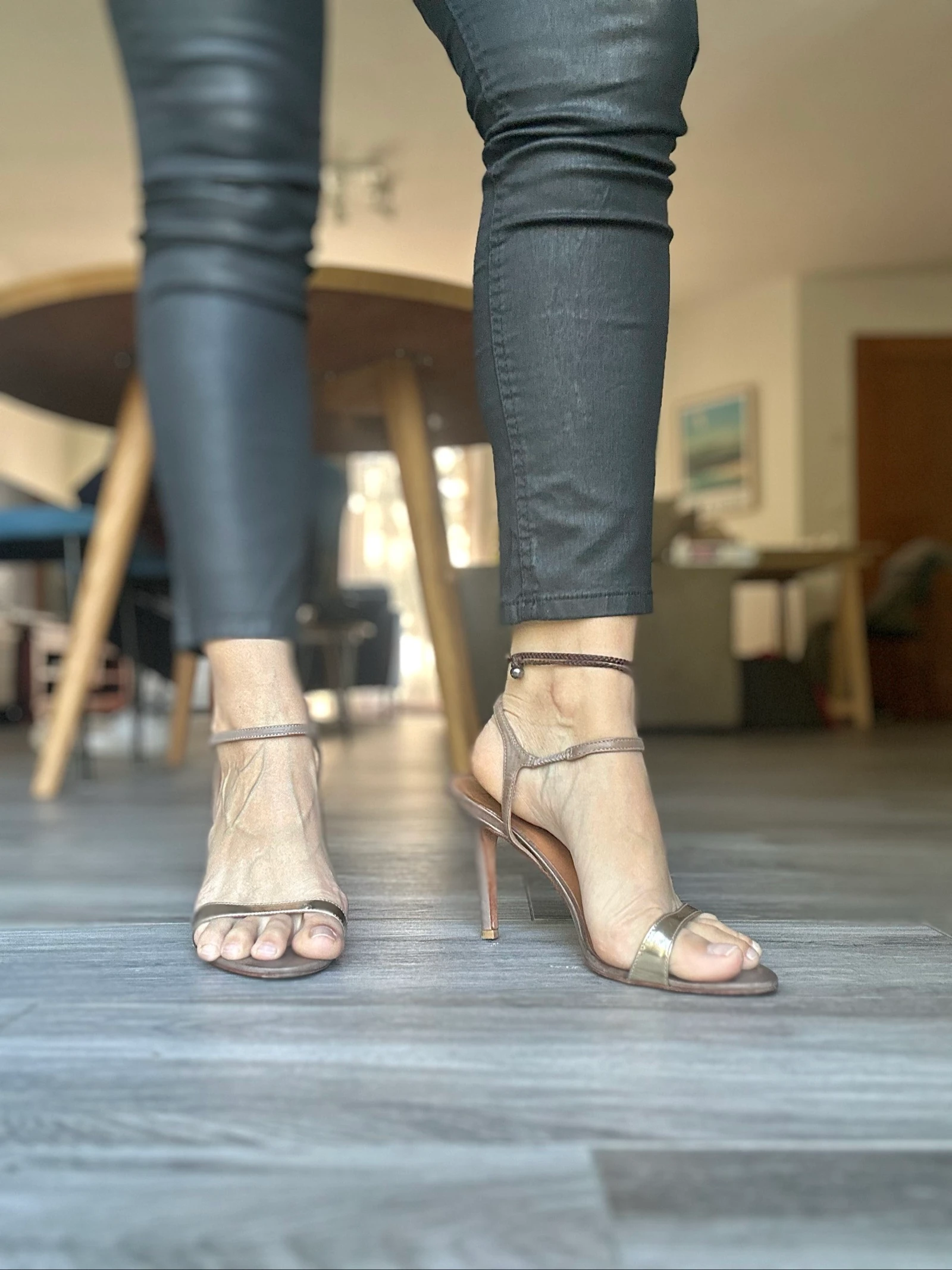 Sandales à talons en cuir taupe et doré Pointure 40 Vicenza  – photo 11